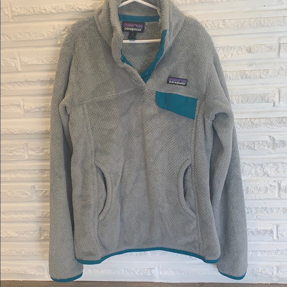 Patagonia Light Gray Pullover Fleece with Beige Chest Pocket